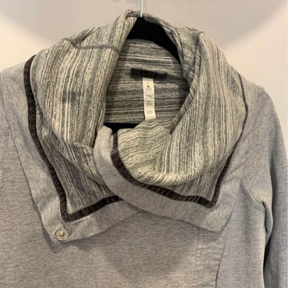🔆lululemon wrap coat. Gray. Size 6. New condition. Can be worn open or sn… - Picture 2 of 10